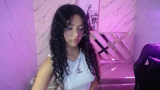 Snapshot of victoria_castillo_b chatting on March 13, 2025, 3:33 am victoria castillo b online show from March 13, 2025, 3:33 am