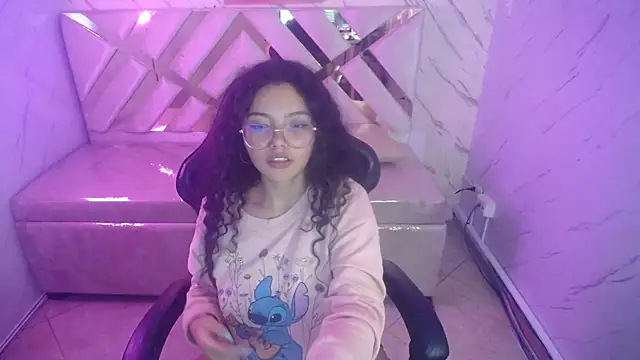 Snapshot of victoria_castillo_b chatting on March 12, 2025, 9:34 am victoria castillo b online show from March 12, 2025, 9:34 am
