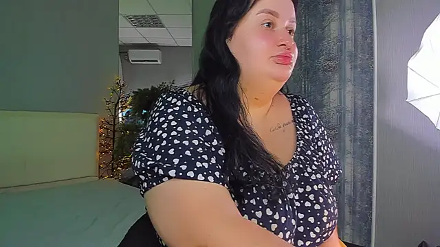 Snapshot of MonaSteele chatting on June 25, 2026, 12:32 pm MonaSteele online show from June 25, 2026, 12:32 pm