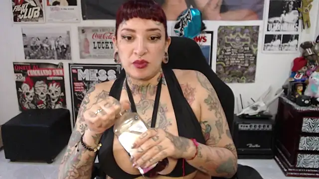 Snapshot of Rollyderolandia666 chatting on May 19, 2026, 6:48 pm Rollyderolandia666 online show from May 19, 2026, 6:48 pm