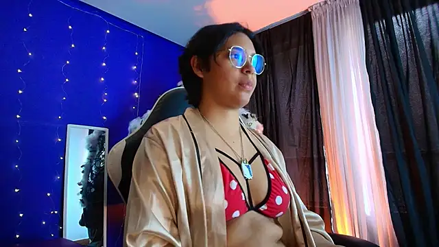 Emmapark  online show from January 11, 2026, 6:37 pm