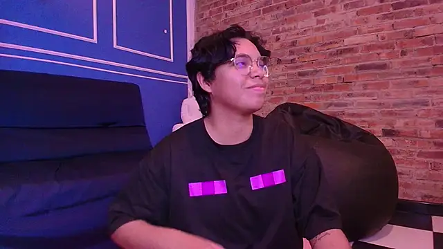 Emmapark  online show from November 16, 2025, 6:56 pm