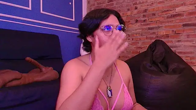 Emmapark  online show from December 3, 2025, 7:13 pm