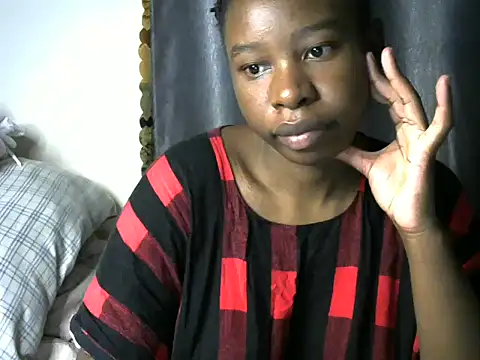Snapshot of Novah_ chatting on June 4, 2026, 2:49 am Novah online show from June 4, 2026, 2:49 am