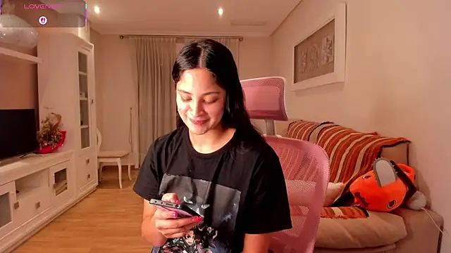 bella apont online show from October 10, 2025, 11:27 pm