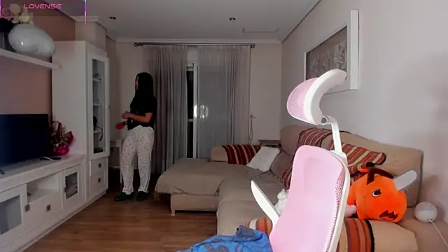 bella apont online show from November 7, 2025, 11:08 pm