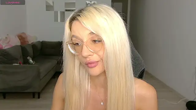 LovelyBianca online show from June 8, 2026, 8:53 pm