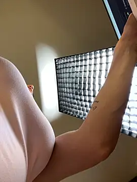 Snapshot of Irish_Collins chatting on December 1, 2025, 9:37 pm Irish Collins online show from December 1, 2025, 9:37 pm