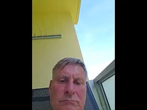 Snapshot of johnnym1 chatting on May 29, 2026, 12:44 pm johnnym1 online show from May 29, 2026, 12:44 pm