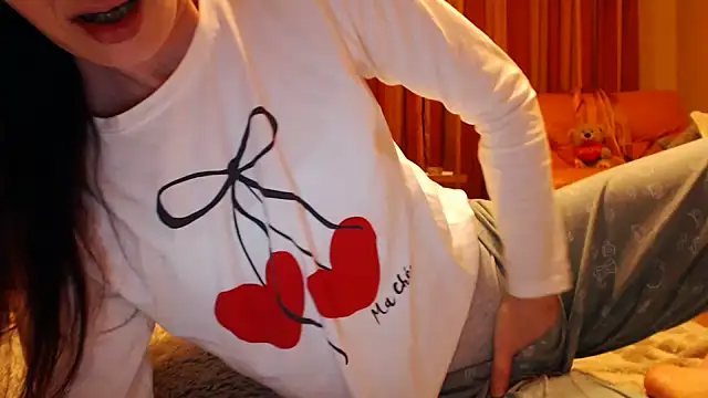Snapshot of LovelyAndraGirl chatting on July 9, 2026, 11:04 pm LovelyAndraGirl online show from July 9, 2026, 11:04 pm