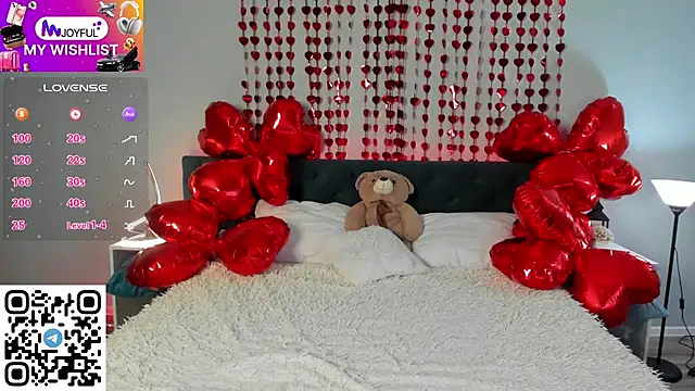 Snapshot of Kelly_Hardy chatting on February 11, 2025, 4:22 am Kelly Hardy online show from February 11, 2025, 4:22 am