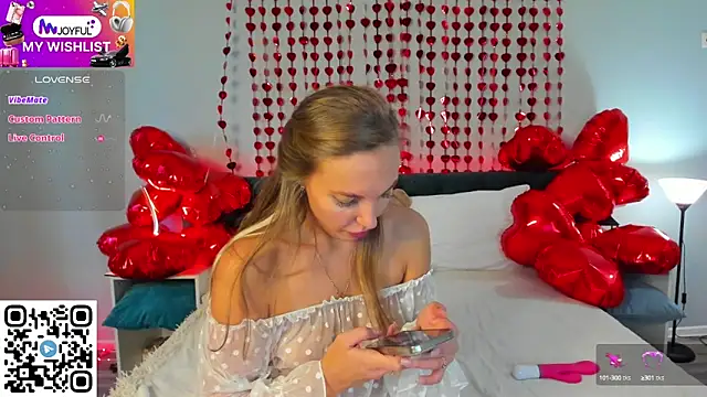 Snapshot of Kelly_Hardy chatting on February 13, 2025, 4:00 am Kelly Hardy online show from February 13, 2025, 4:00 am