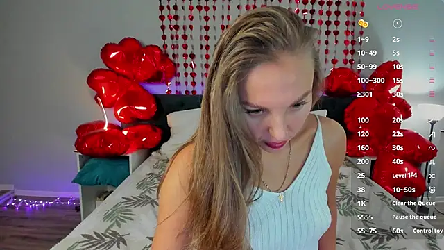 Snapshot of Kelly_Hardy chatting on February 14, 2025, 1:23 am Kelly Hardy online show from February 14, 2025, 1:23 am