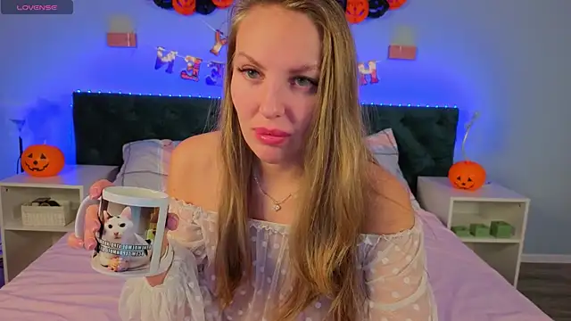 Kelly Hardy online show from October 29, 2025, 1:15 am