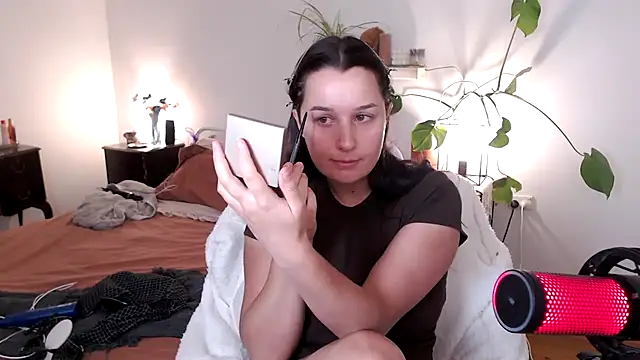 Snapshot of Lenas_Room chatting on May 7, 2026, 5:22 am Lenas Room online show from May 7, 2026, 5:22 am