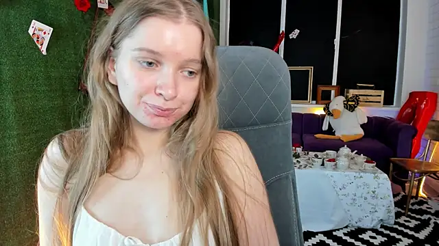 MayaSinabon online show from February 2, 2025, 12:13 pm