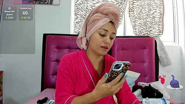 Snapshot of AlanaLars chatting on February 13, 2026, 9:04 pm AlanaLars online show from February 13, 2026, 9:04 pm