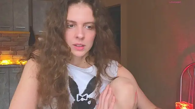 Snapshot of Sereta_Finn chatting on October 29, 2025, 10:25 am Sereta Finn online show from October 29, 2025, 10:25 am