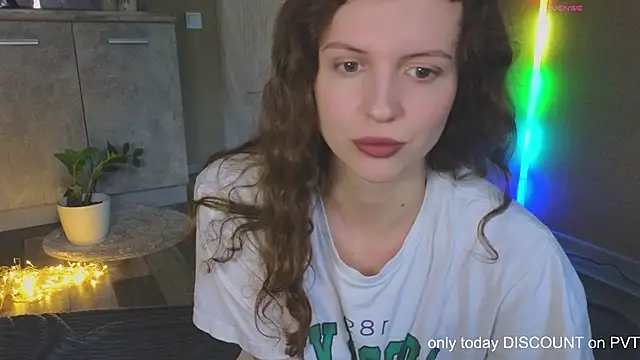 Snapshot of Sereta_Finn chatting on December 5, 2025, 11:42 am Sereta Finn online show from December 5, 2025, 11:42 am