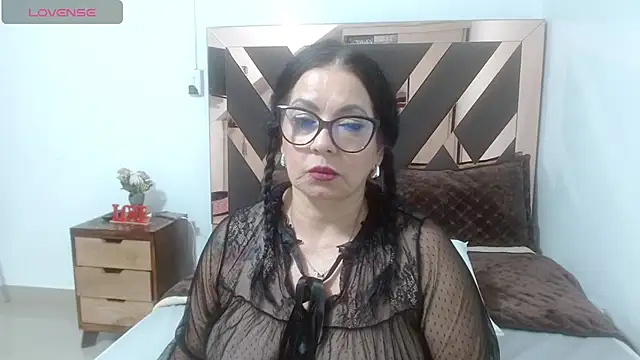 Snapshot of lindaesmeralda chatting on April 15, 2026, 10:10 am lindaesmeralda online show from April 15, 2026, 10:10 am