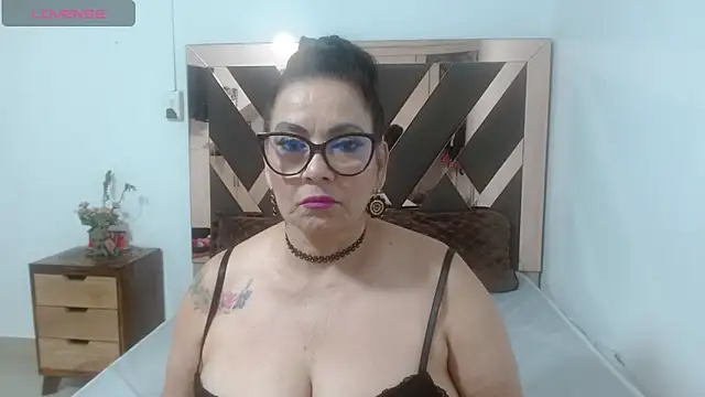 Snapshot of lindaesmeralda chatting on April 29, 2026, 10:08 am lindaesmeralda online show from April 29, 2026, 10:08 am