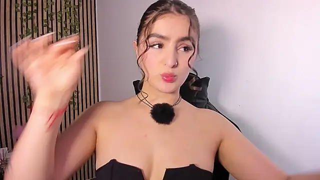 Snapshot of sofia_44 chatting on July 17, 2026, 7:00 pm sofia 44 online show from July 17, 2026, 7:00 pm