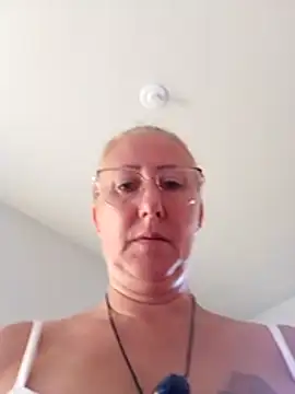 Snapshot of MILEIDE980 chatting on March 3, 2026, 9:22 pm MILEIDE980 online show from March 3, 2026, 9:22 pm