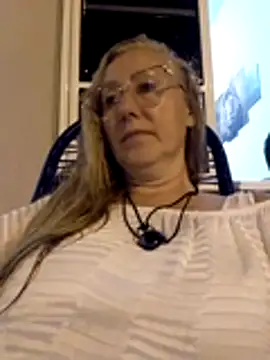 Snapshot of MILEIDE980 chatting on March 10, 2026, 10:14 pm MILEIDE980 online show from March 10, 2026, 10:14 pm