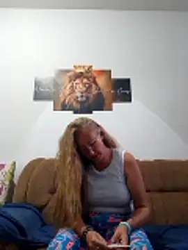 Snapshot of MILEIDE980 chatting on February 18, 2026, 9:17 am MILEIDE980 online show from February 18, 2026, 9:17 am