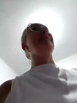 Snapshot of MILEIDE980 chatting on March 20, 2026, 9:49 pm MILEIDE980 online show from March 20, 2026, 9:49 pm