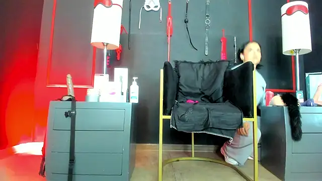 Snapshot of CharlotteScotte chatting on December 17, 2025, 11:37 am CharlotteScotte online show from December 17, 2025, 11:37 am