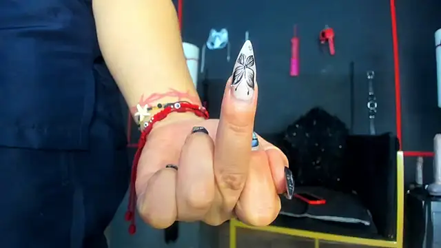 Snapshot of CharlotteScotte chatting on December 2, 2025, 11:45 am CharlotteScotte online show from December 2, 2025, 11:45 am