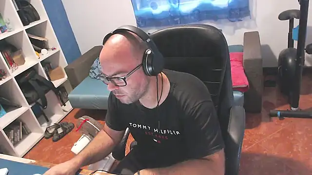 ravingr4d4 online show from September 10, 2025, 8:24 am