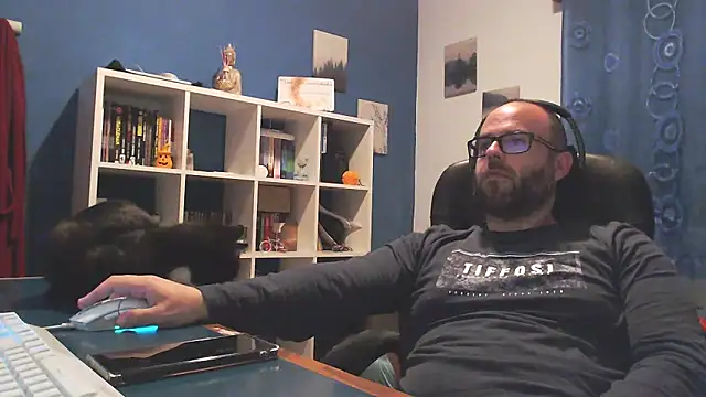 ravingr4d4 online show from March 18, 2025, 11:31 pm