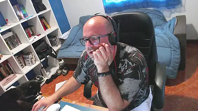 ravingr4d4 online show from April 29, 2026, 9:35 am