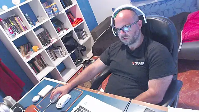 Snapshot of ravingr4d4 chatting on June 23, 2026, 9:18 am ravingr4d4 online show from June 23, 2026, 9:18 am