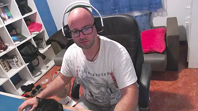Snapshot of ravingr4d4 chatting on August 3, 2026, 11:31 pm ravingr4d4 online show from August 3, 2026, 11:31 pm