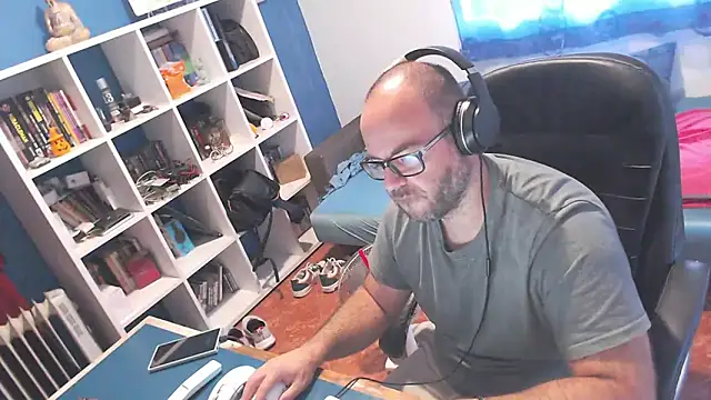 ravingr4d4 online show from September 19, 2025, 8:29 am