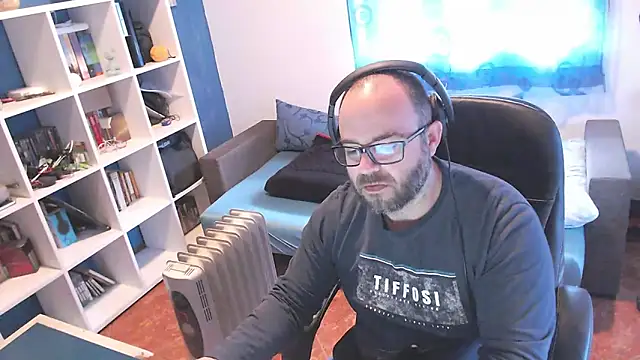 ravingr4d4 online show from March 18, 2025, 9:12 am