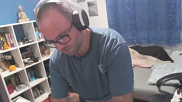 ravingr4d4 online show from November 6, 2025, 11:53 pm