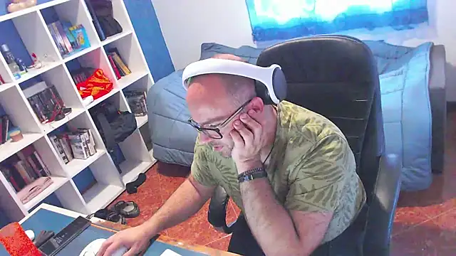 ravingr4d4 online show from May 5, 2026, 9:23 am