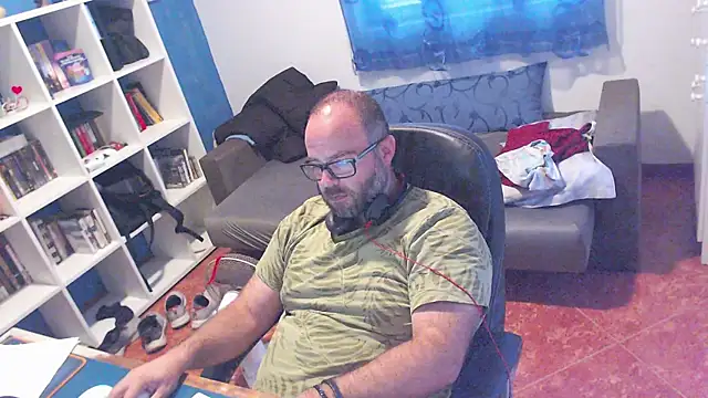 Snapshot of ravingr4d4 chatting on July 8, 2026, 9:54 am ravingr4d4 online show from July 8, 2026, 9:54 am