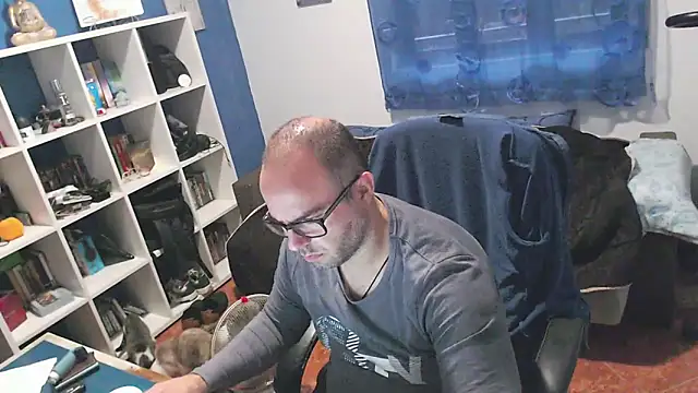 ravingr4d4 online show from November 5, 2025, 9:12 am