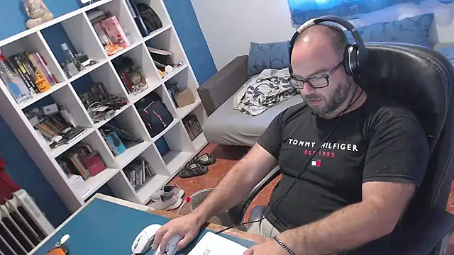 ravingr4d4 online show from September 23, 2025, 8:43 am