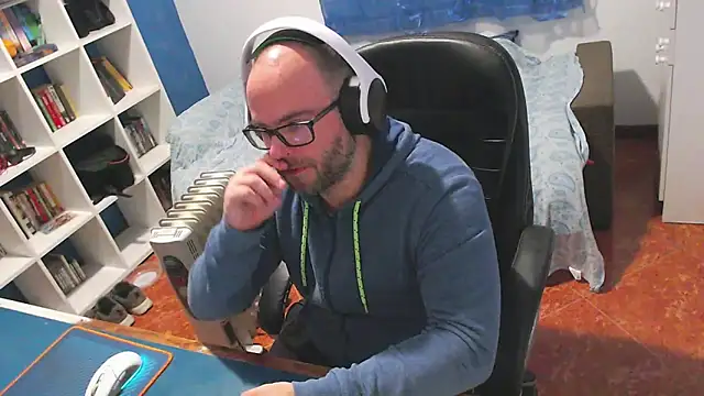 ravingr4d4 online show from February 10, 2026, 10:09 pm