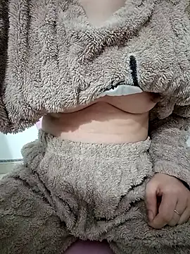 SweetGirl2k2 online show from November 13, 2025, 10:57 pm