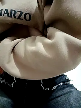 SweetGirl2k2 online show from March 9, 2025, 11:35 pm