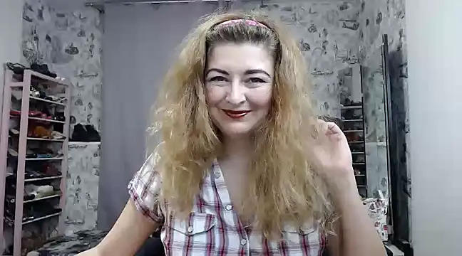 Helen1974 online show from January 28, 2025, 7:10 pm