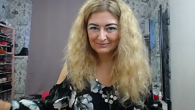 Snapshot of Helen1974 chatting on October 18, 2025, 11:23 am Helen1974 online show from October 18, 2025, 11:23 am