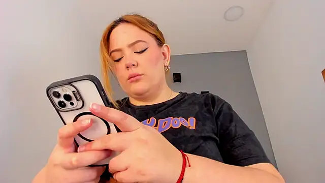 Snapshot of sophiarossee_ chatting on February 15, 2025, 1:27 pm sophiarossee online show from February 15, 2025, 1:27 pm